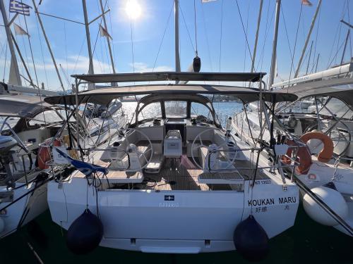 Yacht Bavaria 42 Cruiser for rent in Loutraki Harbour