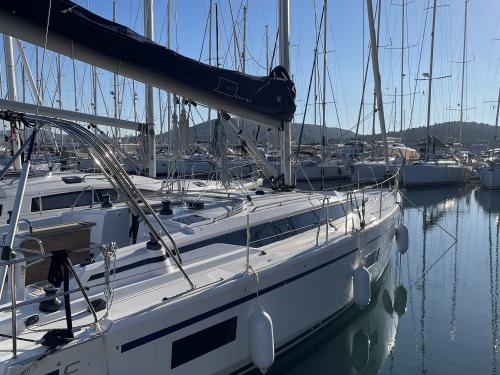 Yacht Bavaria 42 Cruiser chartern in Pirovac