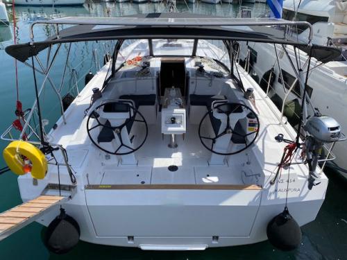 Sailing yacht Bavaria 42 Cruiser for rent in Athens