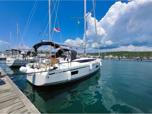Yacht Bavaria 42 Cruiser for charter in Krk