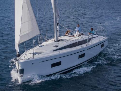 Sailing yacht Bavaria 42 Cruiser for rent in Skiathos