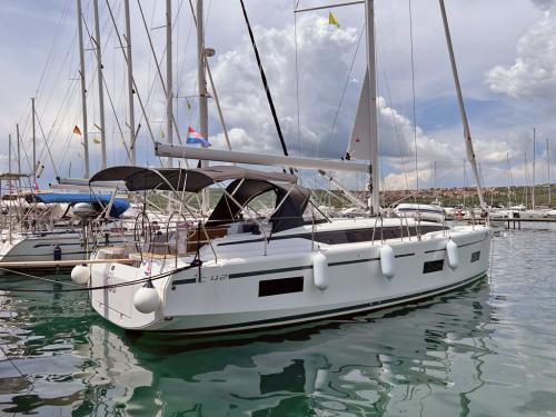 Segelyacht Bavaria 42 Cruiser chartern in Krk