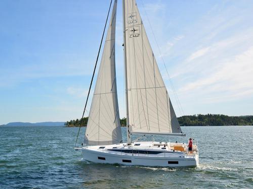 Yacht Bavaria 42 Cruiser chartern in Marina di Stabia