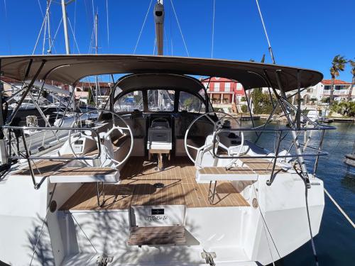 Yacht Bavaria 42 Cruiser for hire in Grimaud