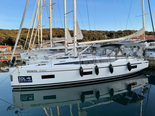 Yacht Bavaria 42 Cruiser Yachtcharter in Pula