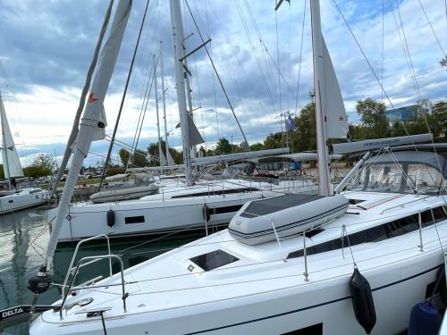 Segelyacht Bavaria 42 Cruiser Yachtcharter in Athen