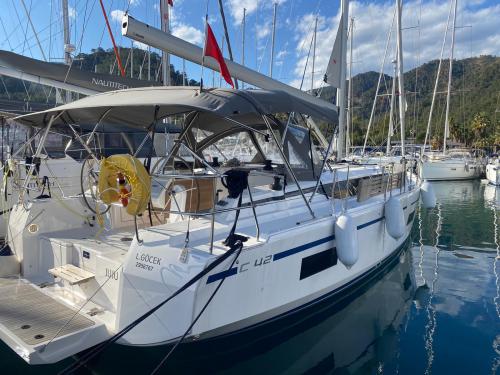 Sailboat Bavaria 42 Cruiser for hire in Goecek