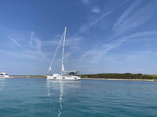 Yacht Bavaria 42 Cruiser Yachtcharter in Marina Veruda
