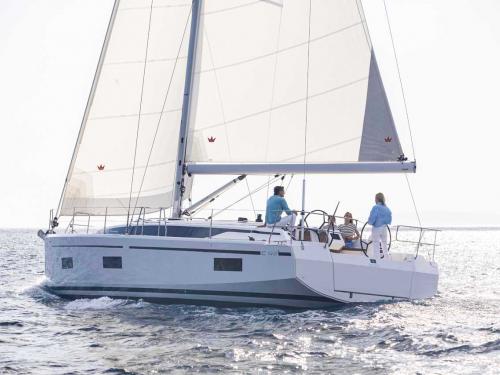 Yacht Bavaria 42 Cruiser available for charter in Marina dell Isola