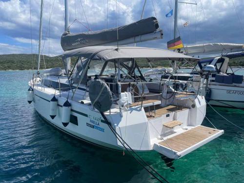 Yacht Bavaria 42 Cruiser chartern in Golfo Aranci