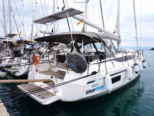 Sailing yacht Bavaria 42 Cruiser available for charter in Gouvia
