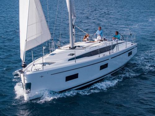 Sailing yacht Bavaria 42 Cruiser available for charter in Parikia