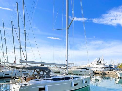 Segelboot Bavaria 42 Cruiser chartern in Athen