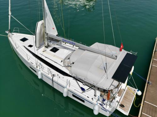 Sailing boat Bavaria 42 Cruiser for hire in Fethiye