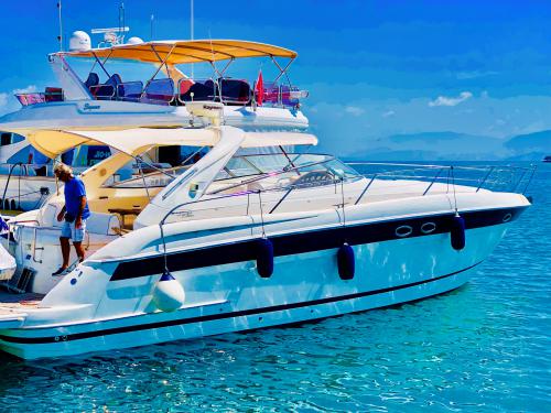 Motor yacht Bavaria 42 Sport for rent in Gouvia Marina Motor yacht Bavaria 42 Sport for rent in Gouvia Marina