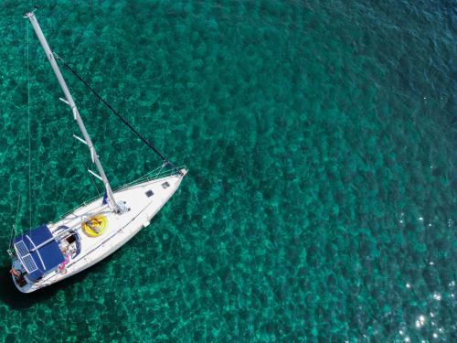 Yacht Bavaria 44 for rent in Kavala