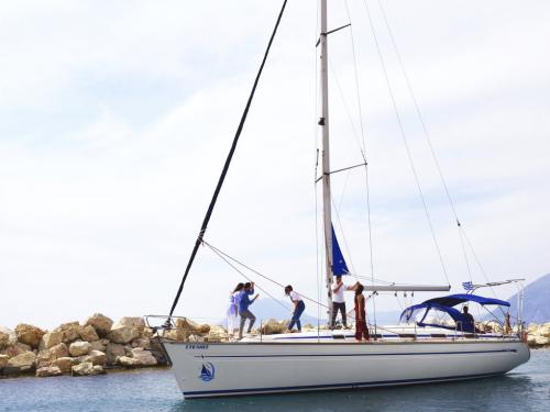 Yacht Bavaria 44 chartern in Nydri Marina