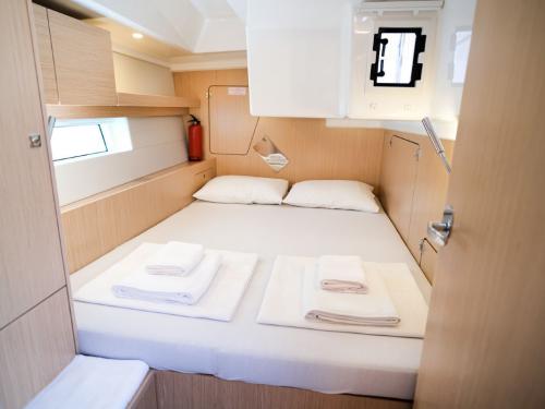 Sailing yacht Bavaria 45 Cruiser for charter in Ece Saray Marina