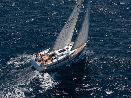Yacht Bavaria 45 Cruiser available for charter in Volos