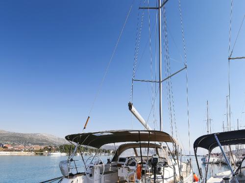 Yacht Bavaria 45 Cruiser for rent in Split