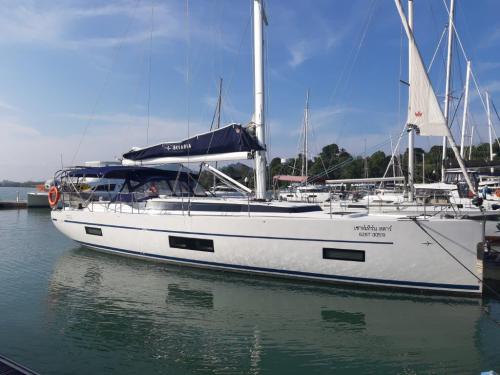 Sailing boat Bavaria 45 Cruiser for charter in Phuket City