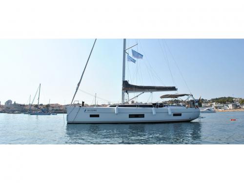 Sailing boat Bavaria 45 Cruiser available for charter in Portimao