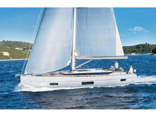 Yacht Bavaria 45 Cruiser available for charter in Cascais