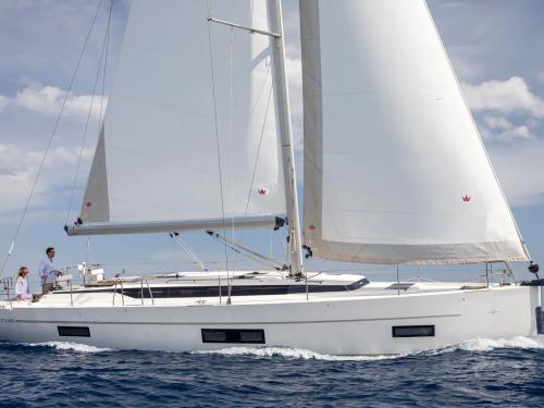 Yacht Bavaria 45 Cruiser for rent in Palairos Marina