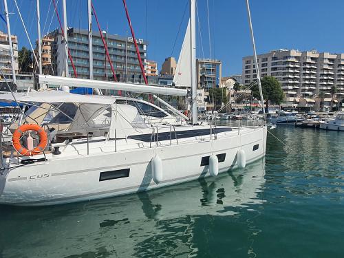 Sailing yacht Bavaria 45 Cruiser for hire in Palma
