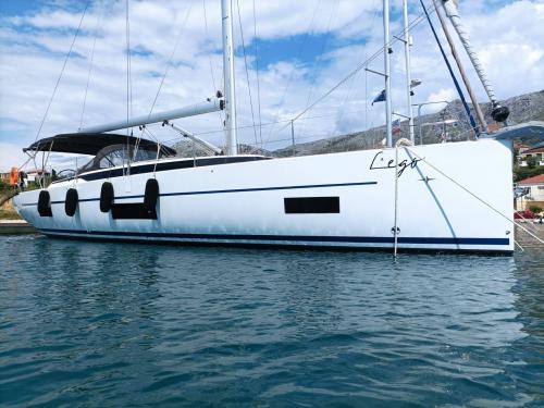 Yacht Bavaria 45 Cruiser chartern in Lefkas