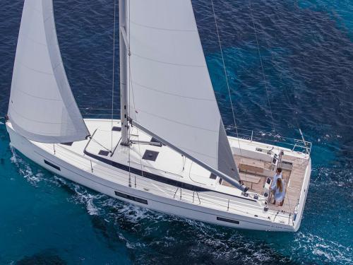 Segelyacht Bavaria 45 Cruiser chartern in Marina Pirovac