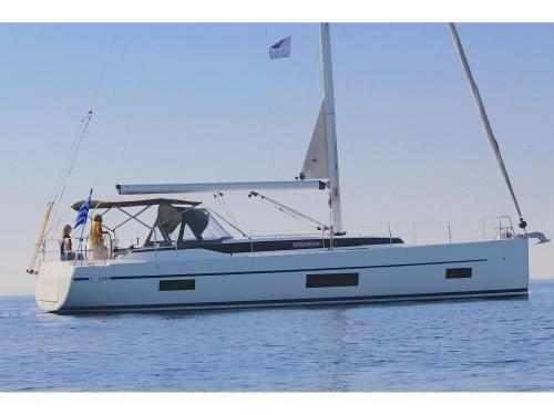 Yacht Bavaria 45 Cruiser available for charter in Lefkas
