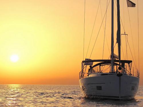 Sailing yacht Bavaria 45 Cruiser for hire in Alimos Marina Kalamaki