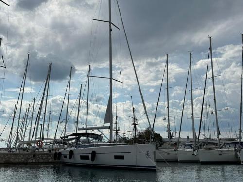 Yacht Bavaria 45 Holiday chartern in Athen