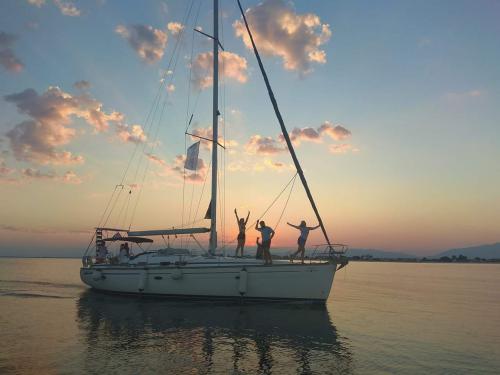 Sailboat Bavaria 46 for rent in Limenas Avdiron