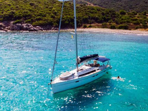 Sailing yacht Bavaria 46 available for charter in Nikiana