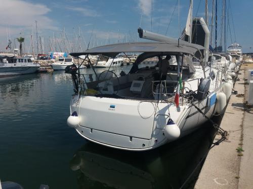 Sailboat Bavaria 46 Cruiser for charter in Tropea