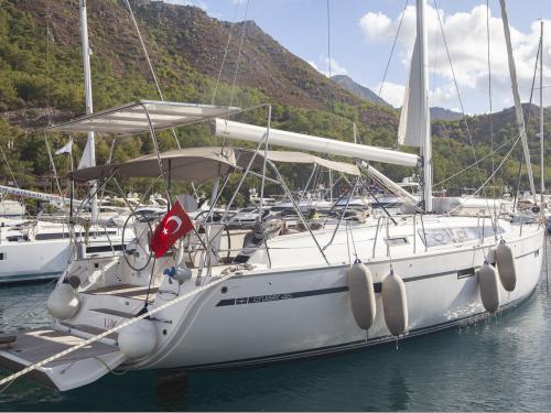 Yacht Bavaria 46 Cruiser for rent in Orhaniye