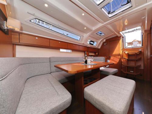 Segelboot Bavaria 46 Cruiser chartern in ACI Marina Jezera