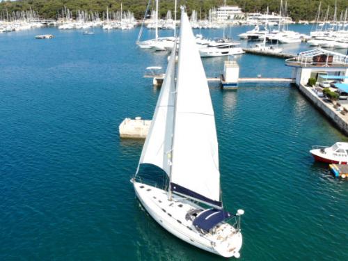 Sailing yacht Bavaria 46 Cruiser for rent in Marina Veruda
