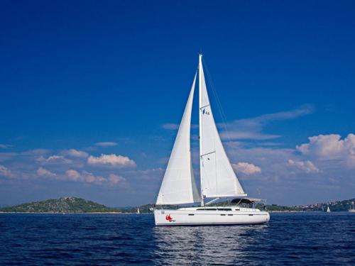 Yacht Bavaria 46 Cruiser available for charter in Murter