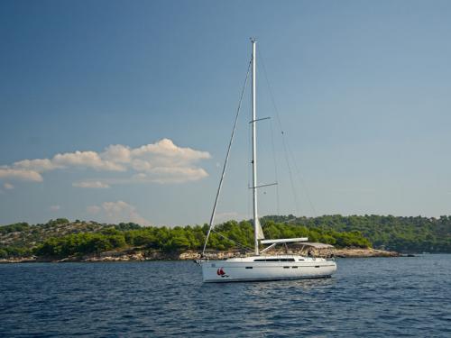 Sailing boat Bavaria 46 Cruiser for rent in Marina Hramina