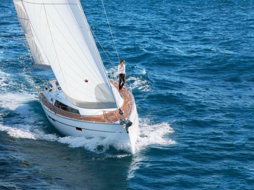 Yacht Bavaria 46 Cruiser for hire in Lefkas