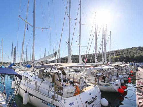 Yacht Bavaria 46 Cruiser for hire in Marina Polesana