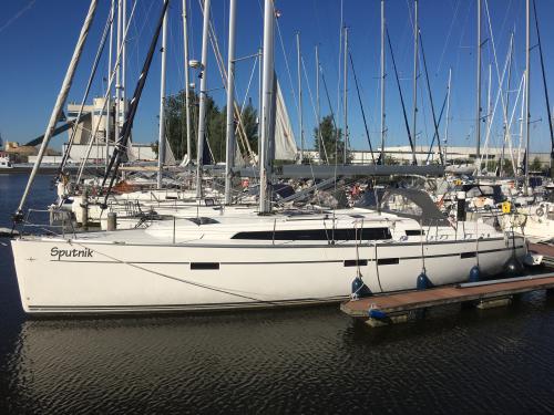 Sailboat Bavaria 46 Cruiser for charter in Lemmer