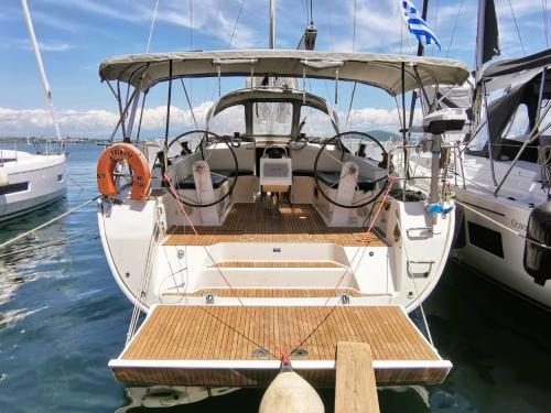 Segelyacht Bavaria 46 Cruiser chartern in Yachthafen Volos