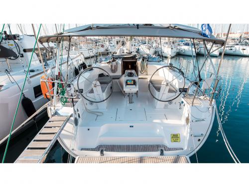 Yacht Bavaria 46 Cruiser for rent in Lefkas