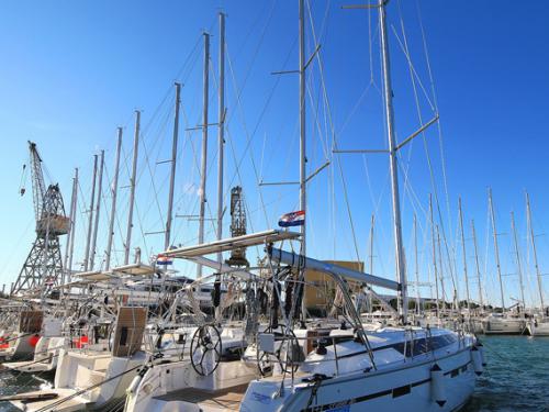Segelyacht Bavaria 46 Cruiser chartern in Marina Kornati