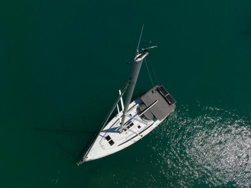 Yacht Bavaria 46 Cruiser for hire in Lefkas