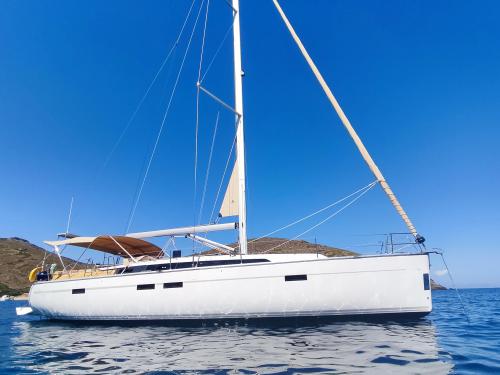 Yacht Bavaria 46 Cruiser Yachtcharter in Yachthafen von Lavrio